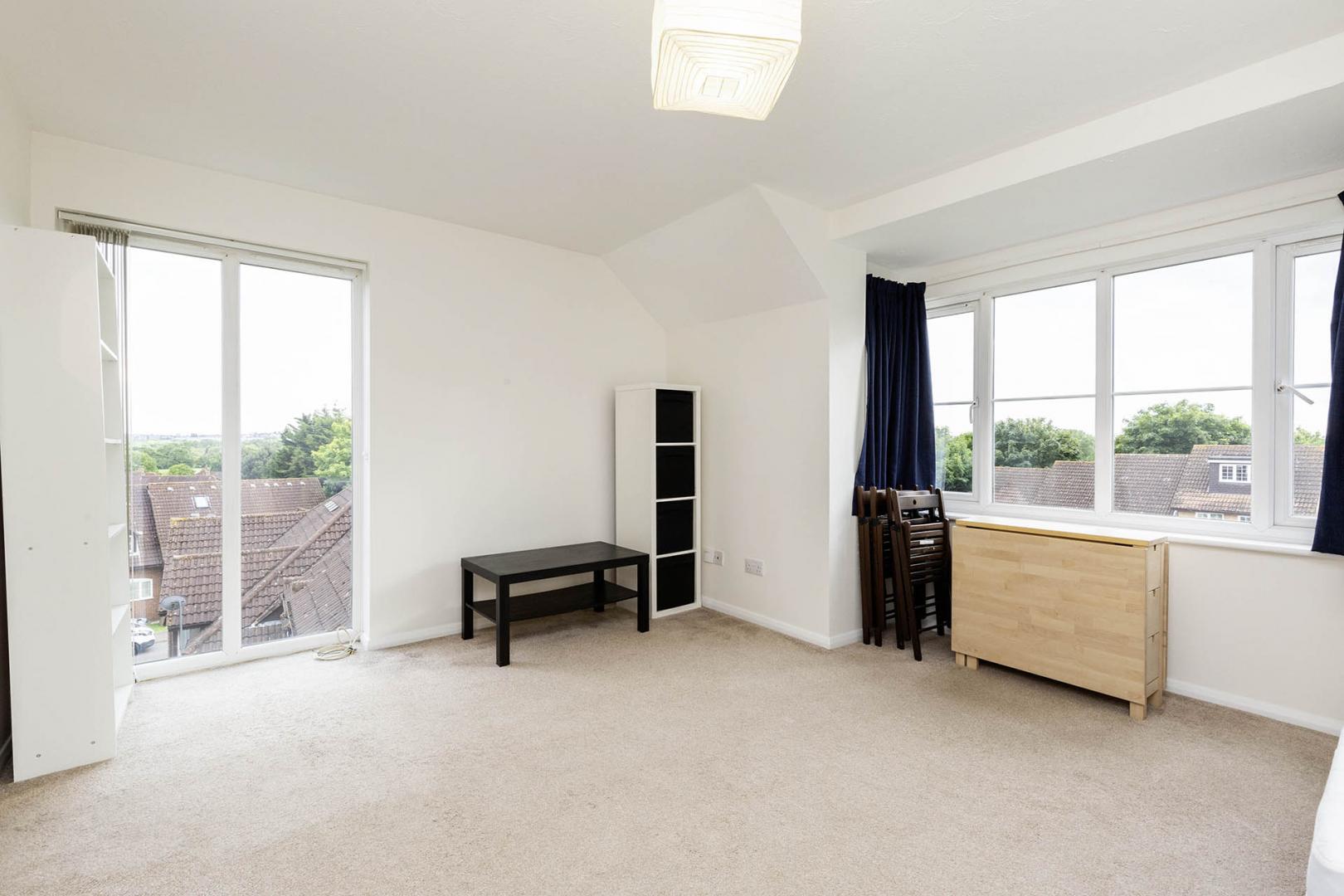 Luxury Studio in a Peaceful location Snowdon Drive, Hendon 